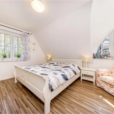 Reet-hus Hanbutt 度假居 *